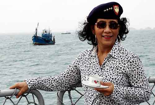 Kisah Sukses Ibu Susi Pudjiastusi, Pendiri Susi Air dan Susi Brand 03 - Finansialku