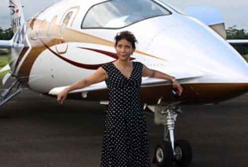 Kisah Sukses Ibu Susi Pudjiastusi, Pendiri Susi Air dan Susi Brand 04 - Finansialku