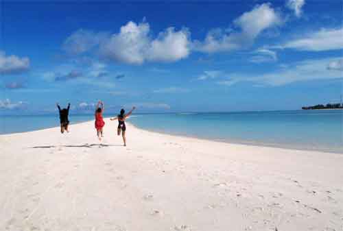 Asyiknya, Liburan ke Pulau Derawan nan Menawan 08 - Finansialku