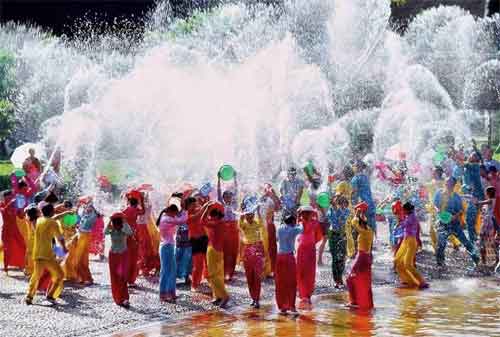 Punya Rencana Liburan ke Thailand 03 Songkran - Finansialku