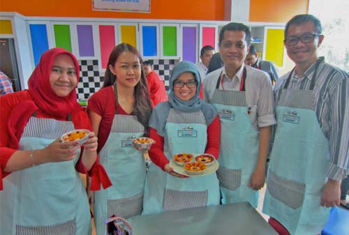 Waralaba-Young-Chef-Academy-Team-Building-Finansialku