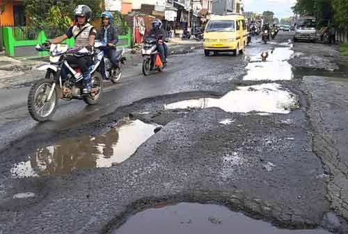 Mau-Buka-Usaha-Ruko-3-Jalanan-Berlubang-Rusak-Finansialku