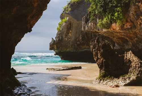 Paket Wisata Bali 24 Pantai Suluban - Finansialku