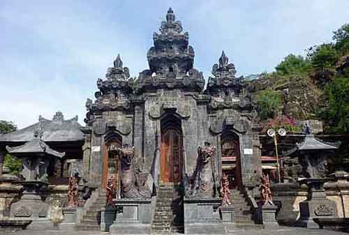 Wisata-di-Bali-10a-Pura-Pulaki---Finansialku