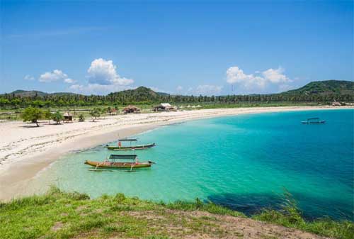 Wisata di Lombok 13 Pantai Tanjung Aan Lombok - Finansialku