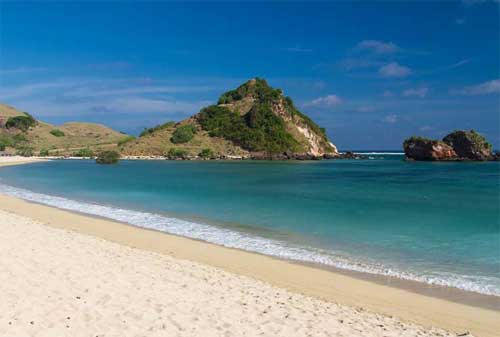 Wisata di Lombok 16 Pantai Kuta Lombok - Finansialku