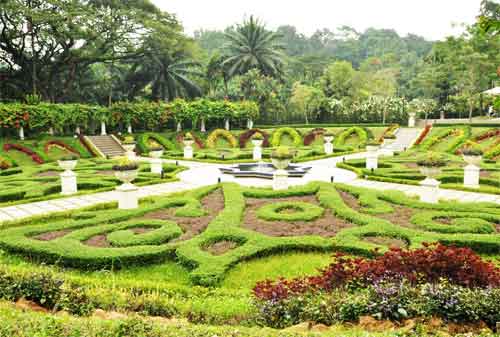 Tempat Wisata di Malaysia 06 Lake Gardens - Finansialku
