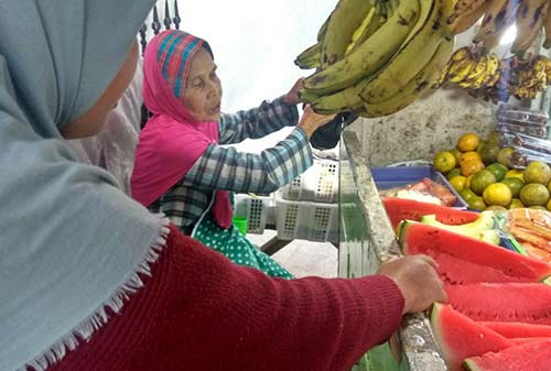 Berbagi Rezeki di Balik Gerobak Buah 3 Finansialku 