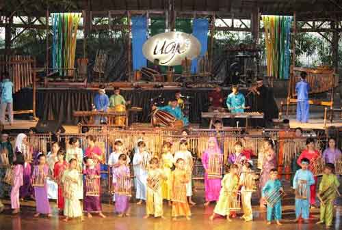 Kisah Sukses Mang Udjo, Pendiri Saung Angklung Udjo 04 - Finansialku