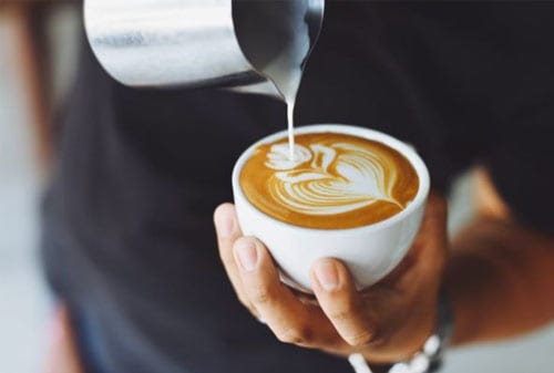 Tips-Memulai-Bisnis-Kedai-Kopi-5-Barista-Finansialku