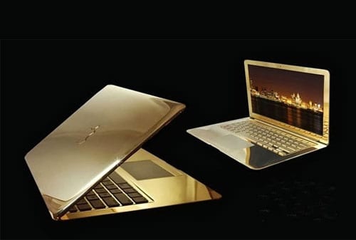 Laptop-Termahal-Di-Dunia-(Macbook-Pro-24-Carat-Gold)-08-Finansialku