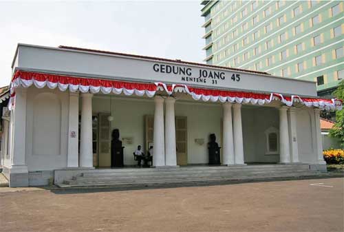 Wisata Sejarah Kemerdekaan Indonesia 05 Gedung Joang 45 - Finansialku