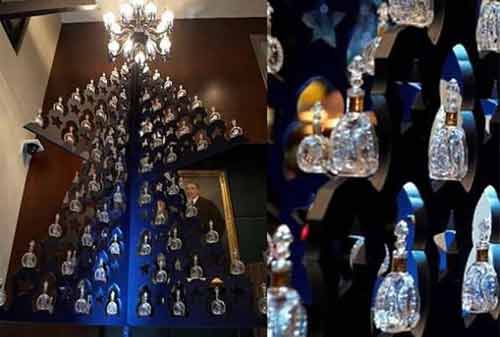 Pohon Natal 02 (Sofitel London St. James Black Tree Decorated with Cognac) - Finansialku