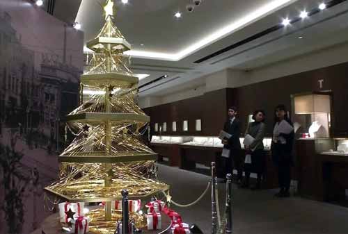 Pohon Natal 07 (Ginza Tanaka Jewelry Shop – Tabletop Tree) - Finansialku