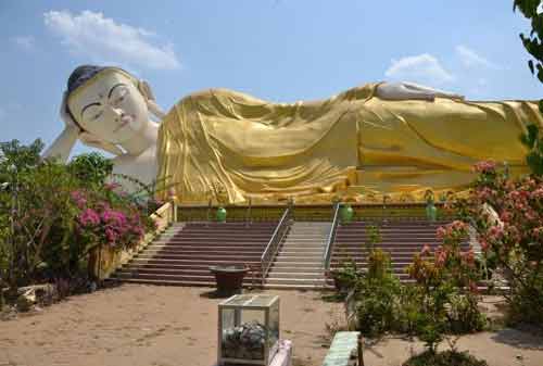 Tempat Wisata Myanmar 19 (Mya Tha Lyaung Reclining Buddha) - Finansialku