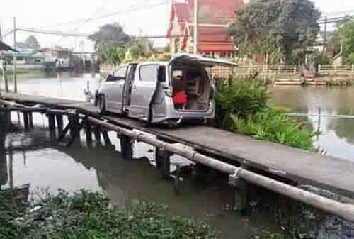 Terlalu Percaya GPS, Kejadian Apes Dialami Pengendara 02 - Finansialku