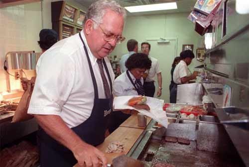 Kisah Sukses Dave Thomas, Pendiri Wendy's Fastfood 07 - Finansialku