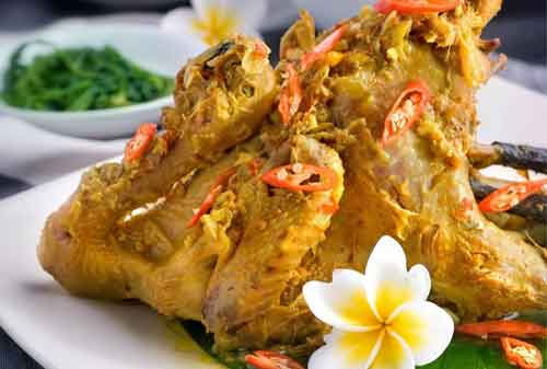 Makanan Terenak di Indonesia yang Terkenal Hingga Mancanegara 09 Ayam Betutu - Finansialku