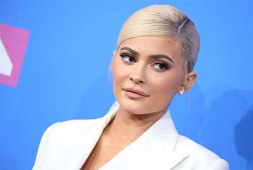 Menjadi Billioner, Ini Bisnis Kylie Jenner Ini Bisa Kamu Tiru 03 Kylie Jenner 3 - Finansialku