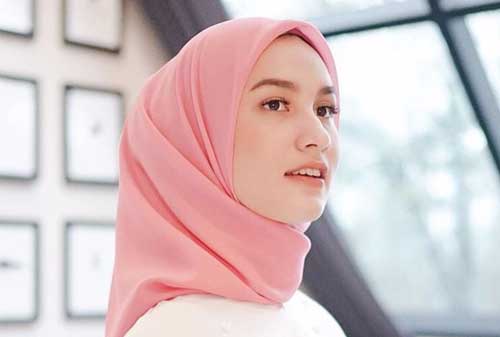 Gak Perlu Pusing! Ini Dia Tren Model Hijab Lebaran Tahun 2019 05 - Finansialku