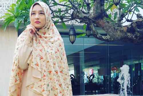 Gak Perlu Pusing! Ini Dia Tren Model Hijab Lebaran Tahun 2019 07 - Finansialku