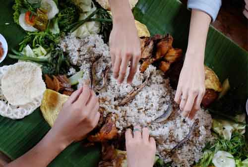 KETUPAT Gimana Sih Cara Irit Buka Puasa Bareng Teman 02 Irit Buka Puasa - Finansialku