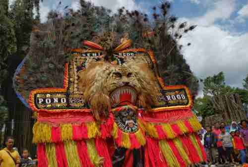 Sampai Mancanegara Lho! Ini Dia 10+ Budaya Indonesia Mendunia 03 Reog Ponorogo - Finansialku