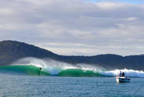 Suka Surfing Kunjungi 5 Tempat Terbaik Berselancar 03 Nusa Penida - Finansialku