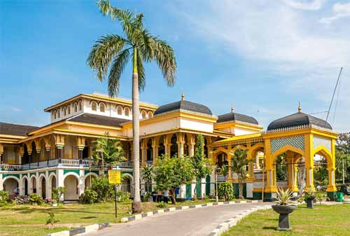 Tempat Wisata Sumatera Utara 05 (Istana Maimun) - Finansialku