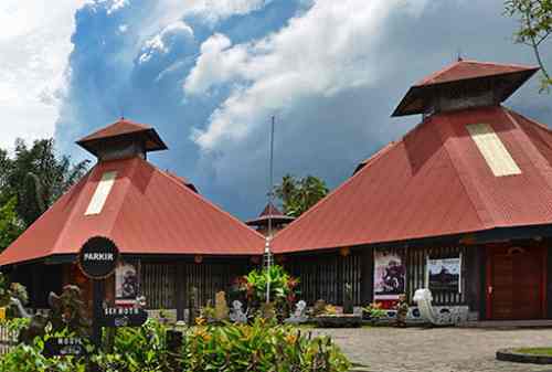 Destinasi Wisata Pulau Nias 09 Museum Pusaka - Finansialku