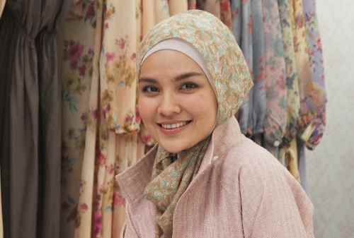 Karier dan Kisah Hidup 7 Designer Milenial Berhijab 06 Ria Miranda - Finansialku