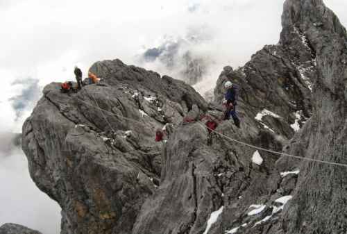 Lokasi Panjat Tebing 10 Tebing Carstensz Pyramid - Finansialku