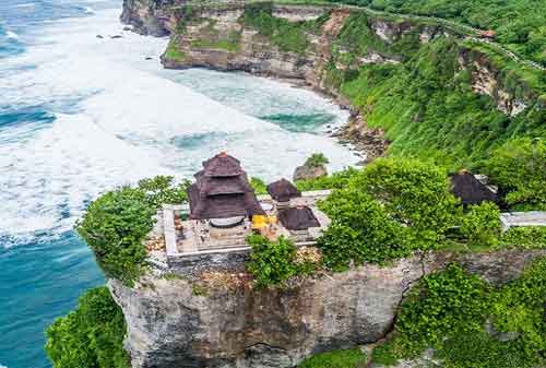 Pergi Ke Bali Jangan Lewatkan! Berkunjung Ke Pura Uluwatu dan Nikmati Keagungannya 04 - Finansialku